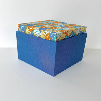 Quadratische Box, Bezug Leinen, japanisches Papier